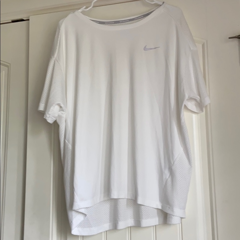 Women’s Nike top
